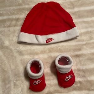 5/$20 Baby Nike hat and booties